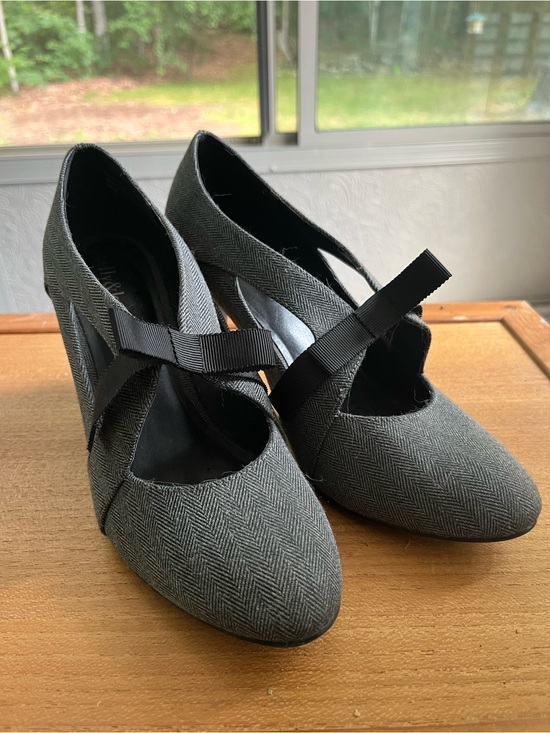 Kelly & Katie Shoes - Kelly &Katie Classic Gray Herringbone Mary Jane Heels - Women's